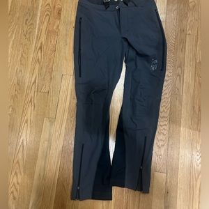 Used Mountain Hardwear soft shell pants in a size medium.